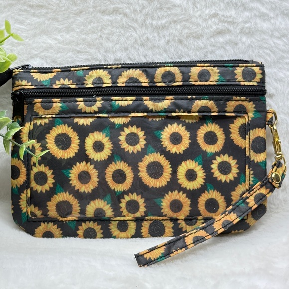 Simply Southern Handbags - Simply Southern Sunflower Print Women's Clutch